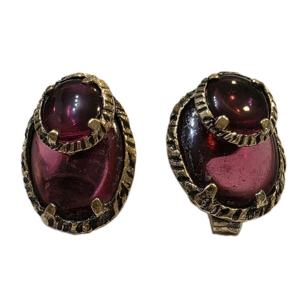 Crown Trifari Renaissance Cranberry Red Earrings Clip On Signed Vintage